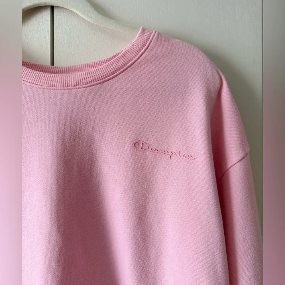 Champion Women's Light Pink Crewneck Sweatshirt